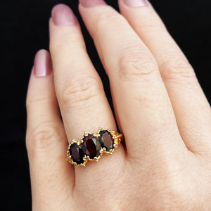 RETRO 1974 GARNET TRILOGY RING 9CT GOLD