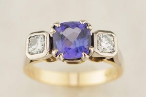 VINTAGE c1970 TANZANITE & DIAMOND RING 18ct GOLD