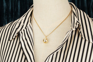 VINTAGE ESTATE WORLD GLOBE PENDANT 9ct GOLD