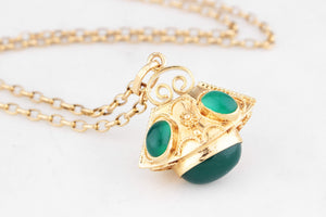 ANTIQUE VICTORIAN CHALCEDONY PENDANT 18ct GOLD