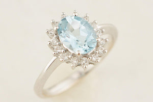 VINTAGE AQUAMARINE & DIAMOND HALO RING 18ct GOLD