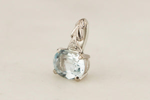 ANTIQUE AQUAMARINE & DIAMOND PENDANT 18ct GOLD