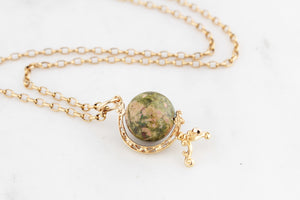 VINTAGE SPINNING UNAKITE GLOBE PENDANT 9ct GOLD