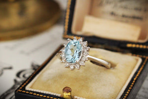 VINTAGE AQUAMARINE & DIAMOND HALO RING 18ct GOLD