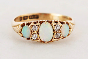 ANTIQUE EDWARDIAN 1909 OPAL & DIAMOND RING 18ct GOLD