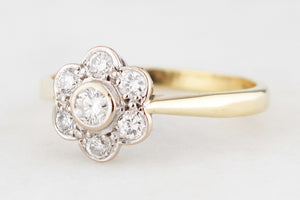 VINTAGE c1960’s DIAMOND DAISY RING 18ct GOLD