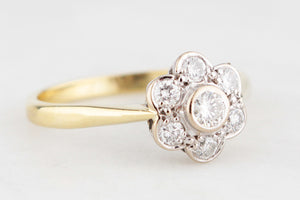 VINTAGE c1960’s DIAMOND DAISY RING 18ct GOLD