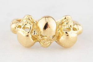 CONTEMPORARY 18ct GOLD TRIPLE SKULL RING