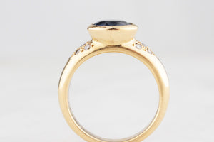 VINTAGE 2ct CEYLON SAPPHIRE AND DIAMOND RING 18ct GOLD