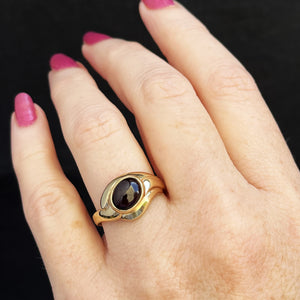 VINTAGE MID-CENTURY CABOCHON GARNET RING 9ct GOLD