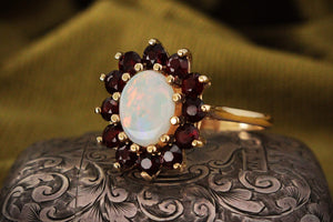 MID-CENTURY 1976 OPAL & GARNET RING 9ct GOLD