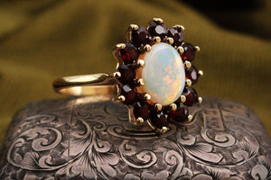 MID-CENTURY 1976 OPAL & GARNET RING 9ct GOLD