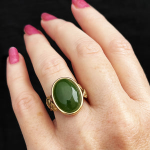 VINTAGE 1940’s NEPHRITE JADE COCKTAIL RING 9ct GOLD