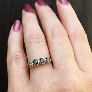 R&V BESPOKE SAPPHIRE RING 9ct YELLOW GOLD