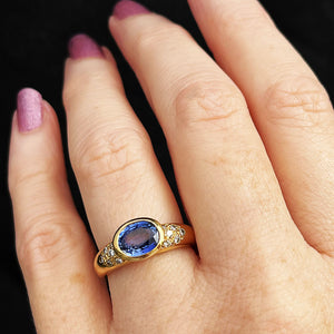 VINTAGE 2ct CEYLON SAPPHIRE AND DIAMOND RING 18ct GOLD