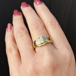 CONTEMPORARY DIAMOND SIGNET RING 18ct GOLD