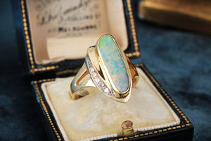 MID-CENTURY SOLID OPAL & DIAMOND RING 18ct GOLD
