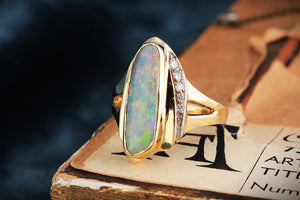 MID-CENTURY SOLID OPAL & DIAMOND RING 18ct GOLD