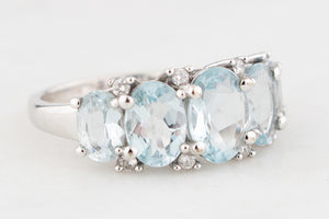 MODERN AQUAMARINE & DIAMOND RING 9ct GOLD
