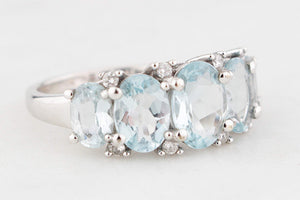MODERN AQUAMARINE & DIAMOND RING 9ct GOLD