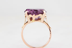 VINTAGE C1940/50 SYNTHETIC COLOUR CHANGE SAPPHIRE 9ct GOLD