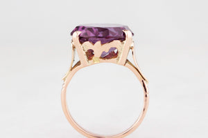 VINTAGE C1940/50 SYNTHETIC COLOUR CHANGE SAPPHIRE 9ct GOLD