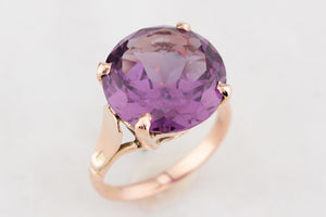 VINTAGE C1940/50 SYNTHETIC COLOUR CHANGE SAPPHIRE 9ct GOLD
