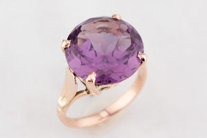 VINTAGE C1940/50 SYNTHETIC COLOUR CHANGE SAPPHIRE 9ct GOLD
