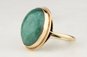 MID-CENTURY JADE RING 9ct GOLD