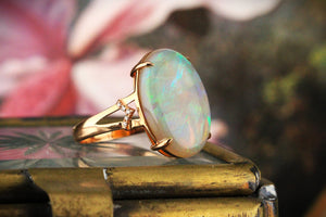 SOLID CRYSTAL OPAL & DIAMOND RING 18ct GOLD
