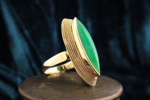 MID-CENTURY c1960 JADE RING 18ct GOLD
