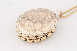 ANTIQUE VICTORIAN ETCHED TRIPLE FOLD OUT LOCKET 9ct GOLD