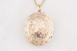 ANTIQUE VICTORIAN ETCHED TRIPLE FOLD OUT LOCKET 9ct GOLD
