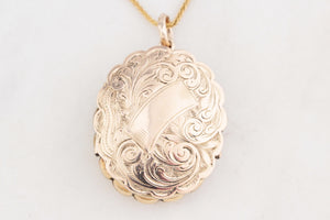 ANTIQUE VICTORIAN ETCHED TRIPLE FOLD OUT LOCKET 9ct GOLD