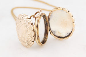 ANTIQUE VICTORIAN ETCHED TRIPLE FOLD OUT LOCKET 9ct GOLD