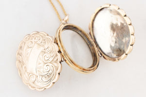 ANTIQUE VICTORIAN ETCHED TRIPLE FOLD OUT LOCKET 9ct GOLD
