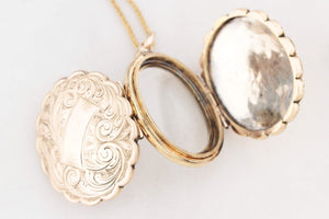 ANTIQUE VICTORIAN ETCHED TRIPLE FOLD OUT LOCKET 9ct GOLD