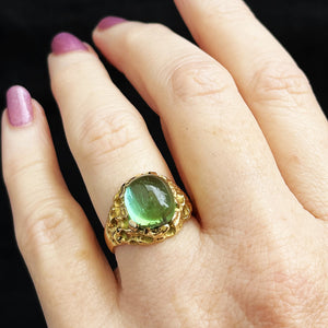 MID-CENTURY CABOCHON TOURMALINE RING 18ct GOLD