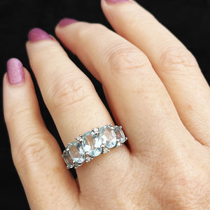 MODERN AQUAMARINE & DIAMOND RING 9ct GOLD