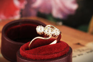ANTIQUE .80ct DIAMOND TRILOGY RING 18ct GOLD