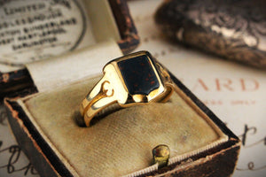 ANTIQUE VICTORIAN BLOODSTONE SHIELD SIGNET RING 18ct YELLOW GOLD