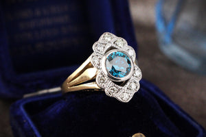 VINTAGE BLUE & WHITE DIAMOND RING 18ct GOLD