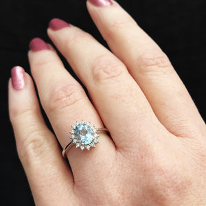 VINTAGE AQUAMARINE & DIAMOND HALO RING 18ct GOLD