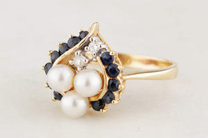RETRO SAPPHIRE, DIAMOND & PEARL RING IN 14ct GOLD