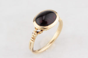 VICTORIAN STYLE PYROPE GARNET RING 9ct GOLD