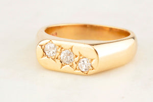VINTAGE THREE-STONE OLD EUROPEAN DIAMOND SIGNET RING 9ct GOLD