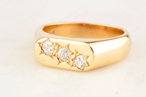 VINTAGE THREE-STONE OLD EUROPEAN DIAMOND SIGNET RING 9ct GOLD