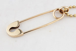 MID-CENTURY 1976 SAFETY PIN PENDANT/EXTENDER 9ct GOLD