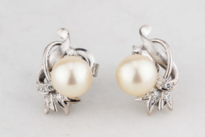 VINTAGE c1940’s RETRO DIAMOND & PEARL EARRINGS IN 14ct GOLD