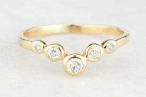 VINTAGE DIAMOND CHEVRON RING IN 18ct GOLD